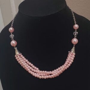 Light Pink Embedded Beaded Necklace. 🌴